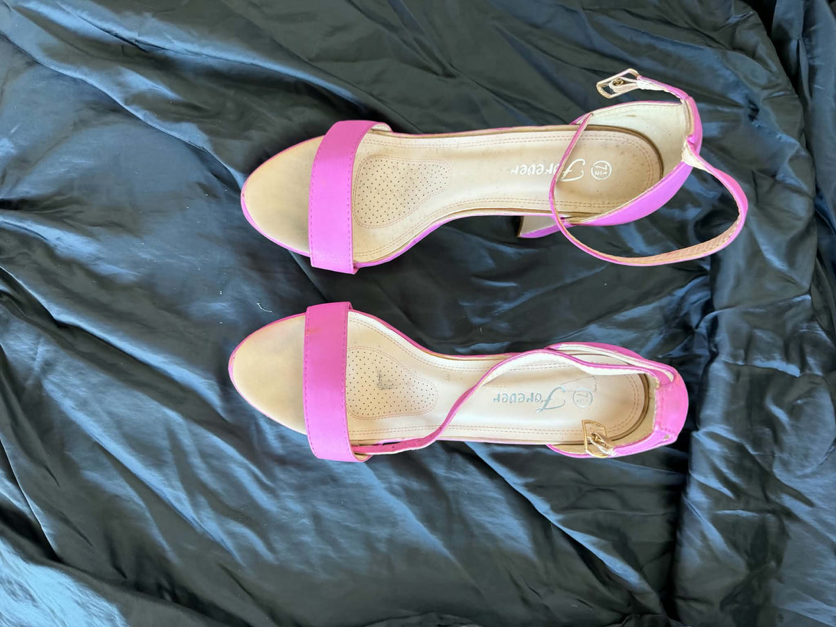 7.5 Painted Heel (Needs Touched up)