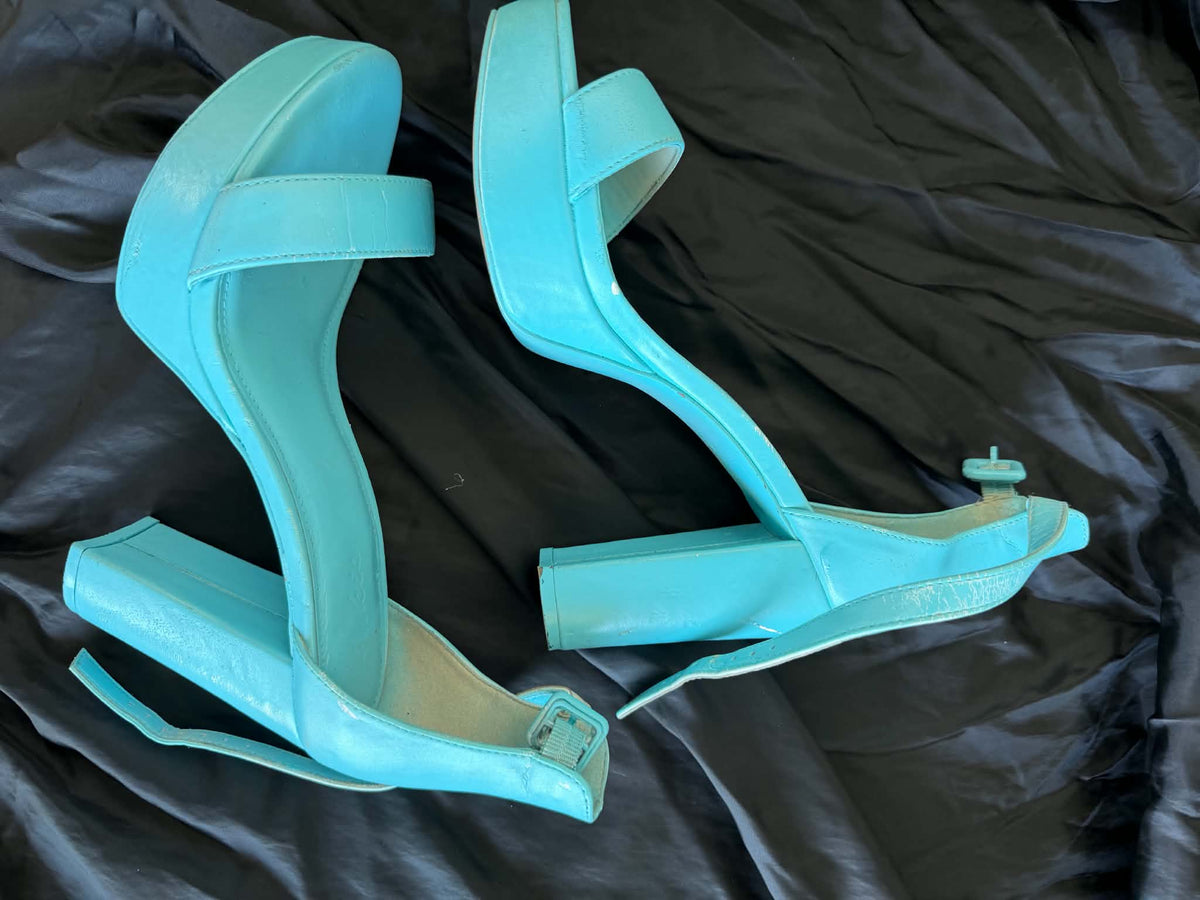 7.5 Painted Heel (Needs touched up)